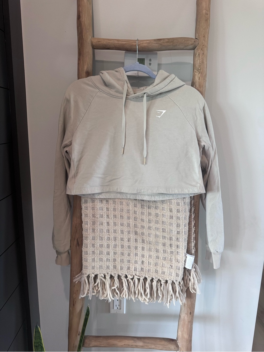 🖤 Gymshark Cropped Hoodie – Size Small 🖤